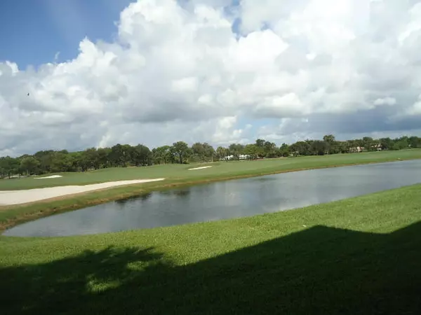 West Palm Beach, FL 33409,2421 Village 102 BLVD 102