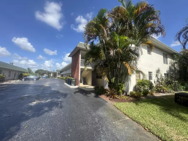 Stuart, FL 34994,1900 S Kanner HWY 8-205