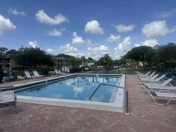 Stuart, FL 34994,1900 S Kanner HWY 8-205