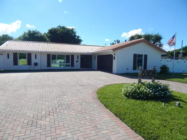 8301 Wilton DR, Lake Clarke Shores, FL 33406