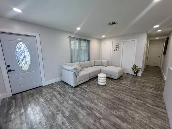 West Palm Beach, FL 33417,1382 Parterre DR