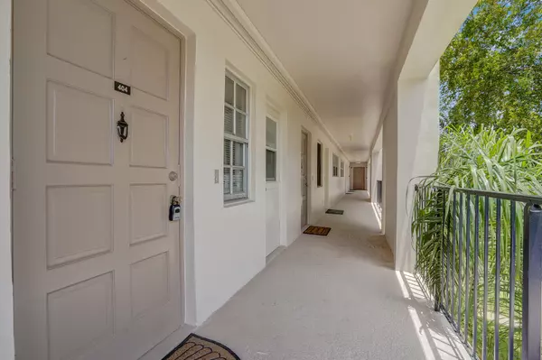 2751 N Palm Aire DR 404, Pompano Beach, FL 33069