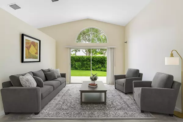 225 Preserve CT, Royal Palm Beach, FL 33411