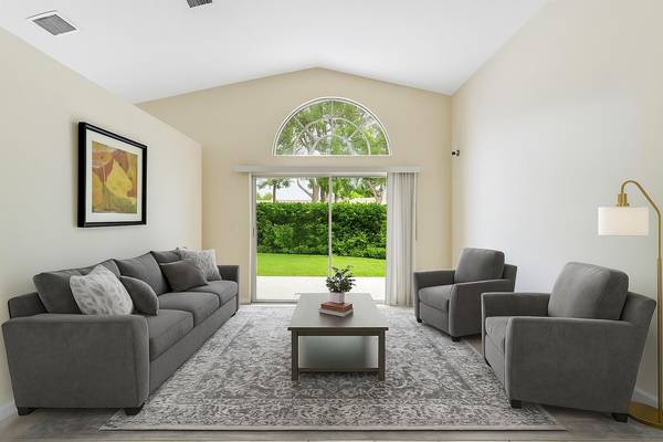 225 Preserve CT, Royal Palm Beach, FL 33411