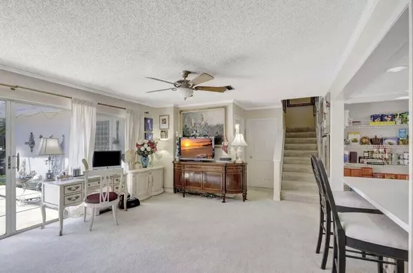 Palm Beach Gardens, FL 33410,11554 Winchester DR