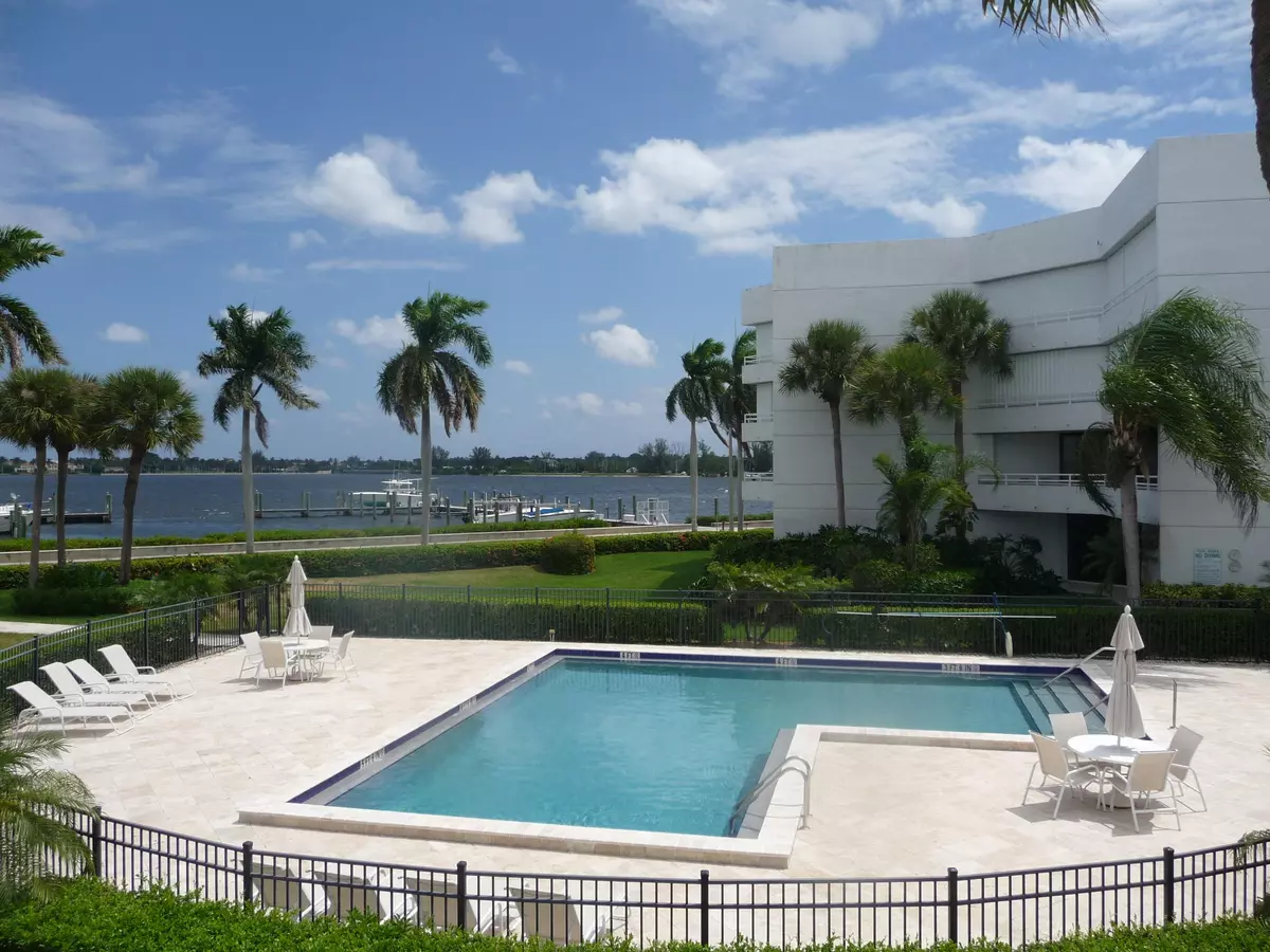 West Palm Beach, FL 33405,3701 S Flagler DR A204