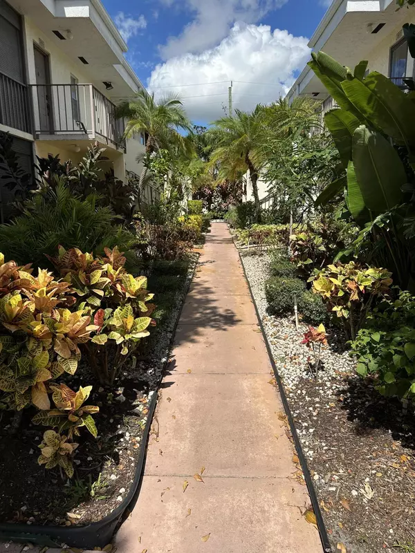 Delray Beach, FL 33446,14905 Wedgefield DR 101