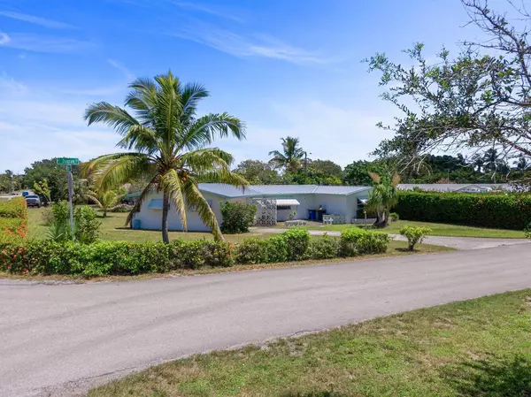 Hobe Sound, FL 33455,9361 SE Duncan ST