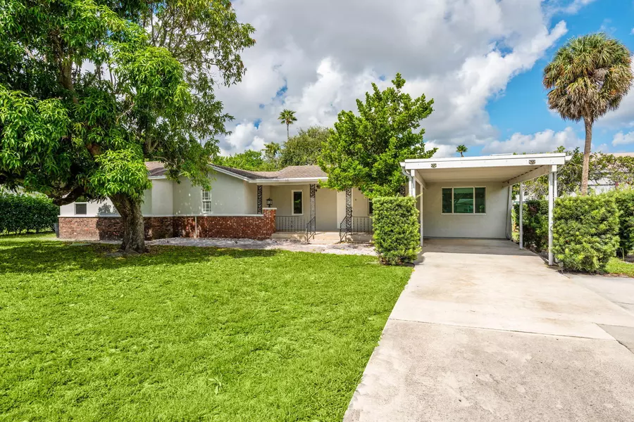 8941 Sunset DR, Palm Beach Gardens, FL 33410