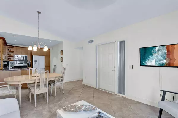 Hypoluxo, FL 33462,121 Waterside DR