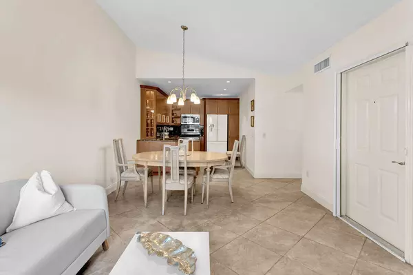 Hypoluxo, FL 33462,121 Waterside DR