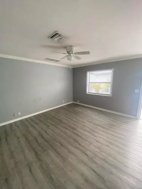 West Palm Beach, FL 33405,220 Walton BLVD 3