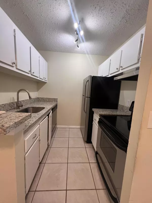 West Palm Beach, FL 33401,1500 N Congress AVE A50