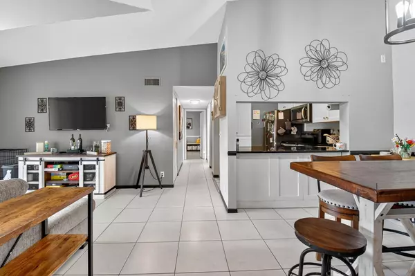 Greenacres, FL 33415,719 Sunny Pine WAY C3