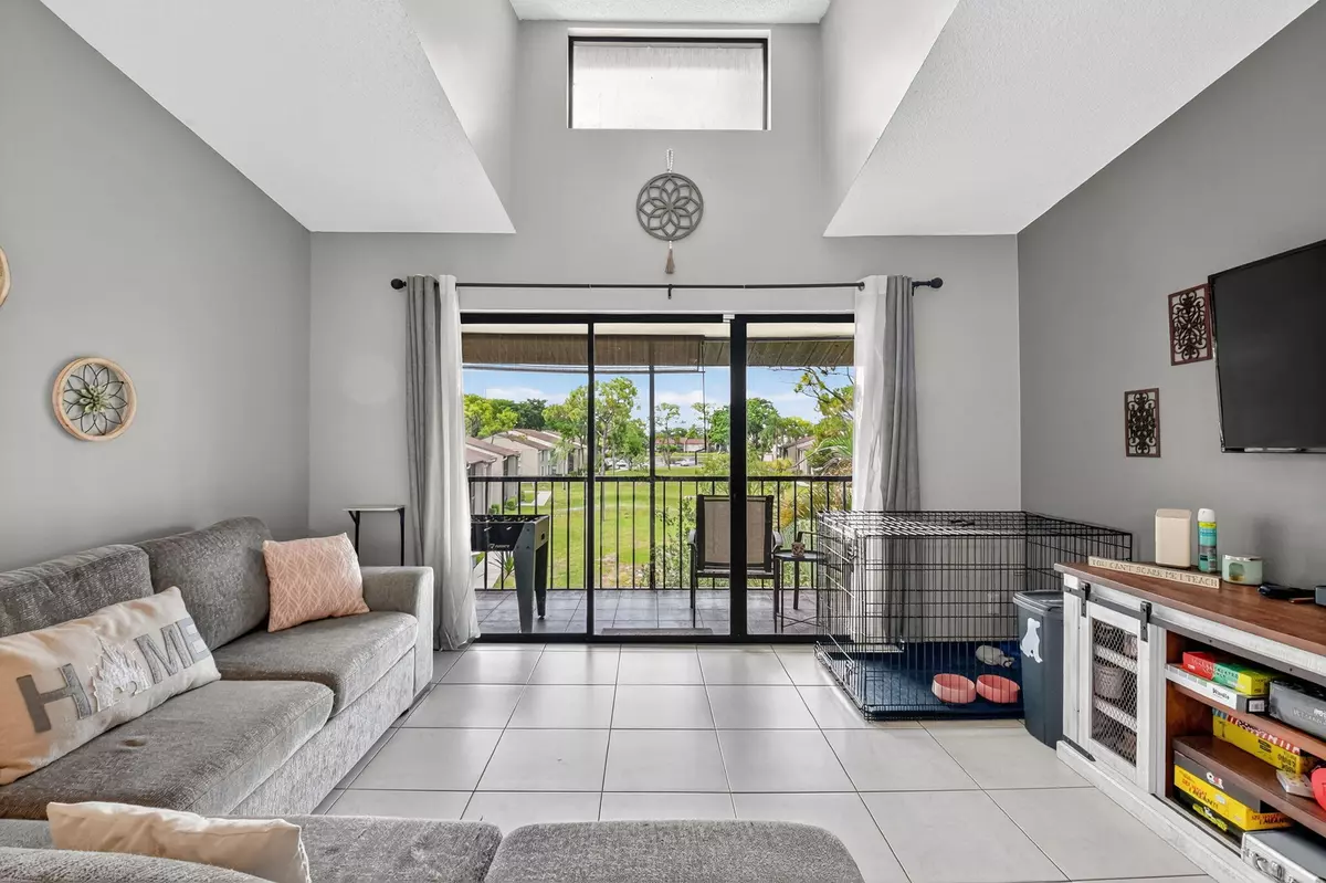 Greenacres, FL 33415,719 Sunny Pine WAY C3