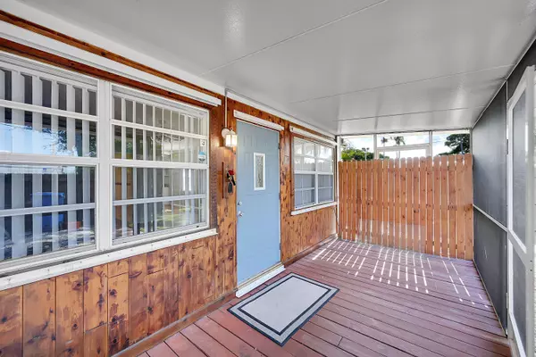 Lantana, FL 33462,110 E Lake Worth AVE