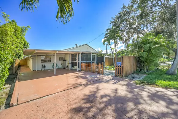 110 E Lake Worth AVE, Lantana, FL 33462