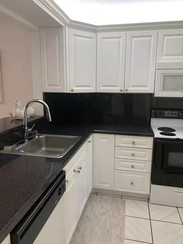 Delray Beach, FL 33484,5728 Phoenix Palm CT A