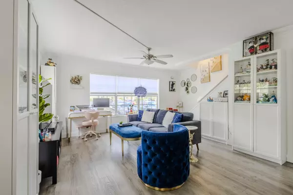 Greenacres, FL 33415,212 Foxtail DR H