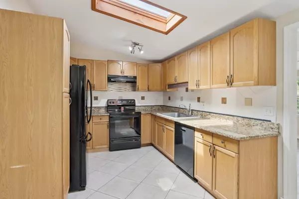 Port Saint Lucie, FL 34952,422 E Coconut AVE