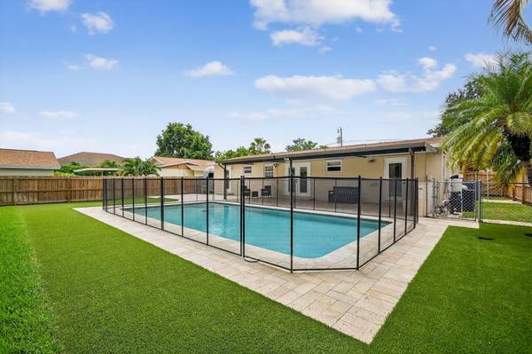 2305 Bermuda DR, West Palm Beach, FL 33406