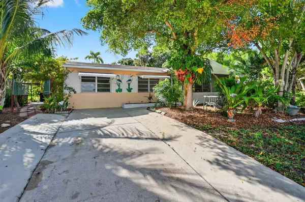 Lake Worth Beach, FL 33461,702 Sunset DR