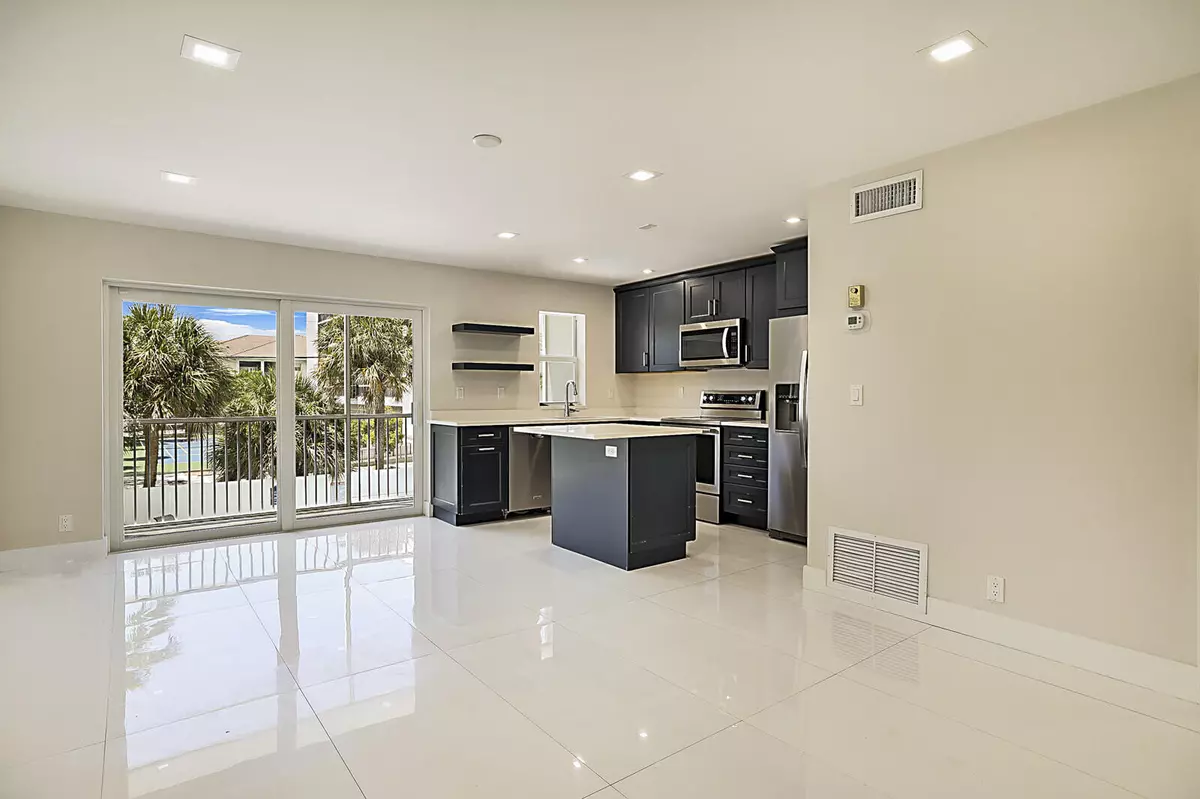 Lauderdale By The Sea, FL 33062,1439 S Ocean BLVD 208