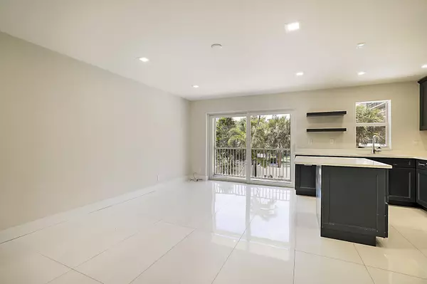 Lauderdale By The Sea, FL 33062,1439 S Ocean BLVD 208