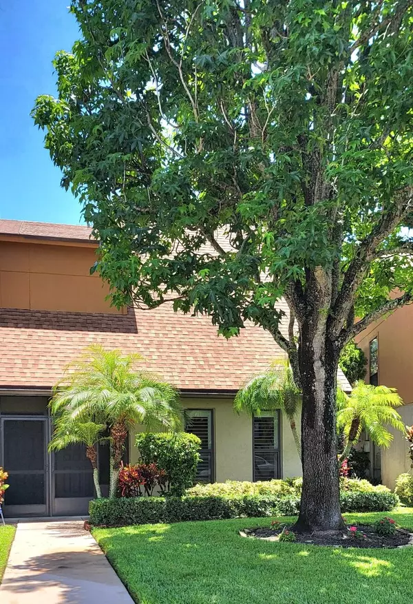323 Sandtree DR, Palm Beach Gardens, FL 33403