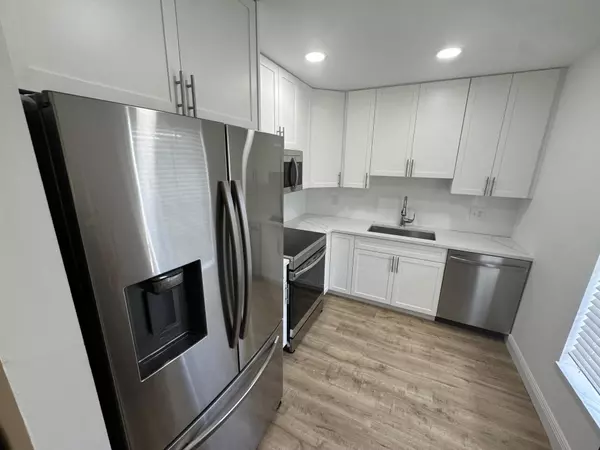 Lake Worth, FL 33467,404 Bennington LN