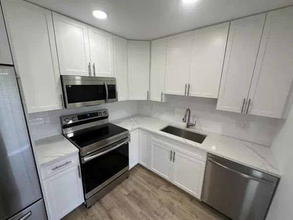 Lake Worth, FL 33467,404 Bennington LN