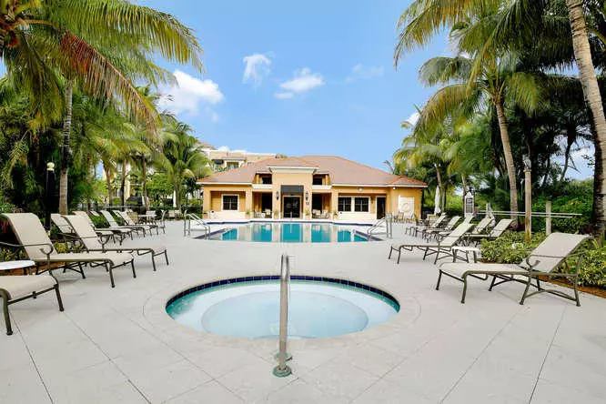 Palm Beach Gardens, FL 33418,4905 Midtown LN 2102