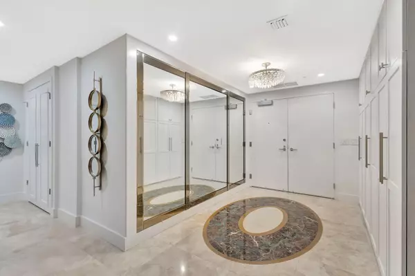 Palm Beach Shores, FL 33404,155 S Ocean AVE 305