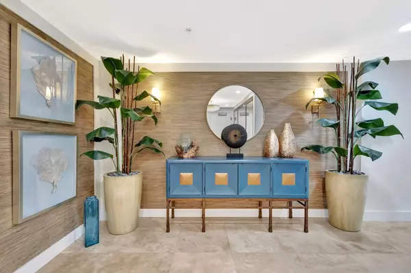 Palm Beach Shores, FL 33404,155 S Ocean AVE 305