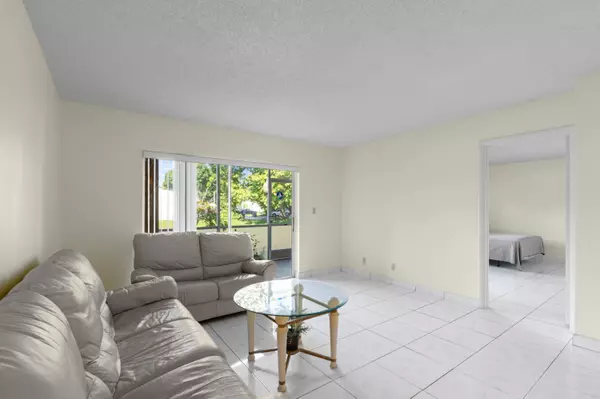 Boca Raton, FL 33428,9374 SW 3rd ST 708