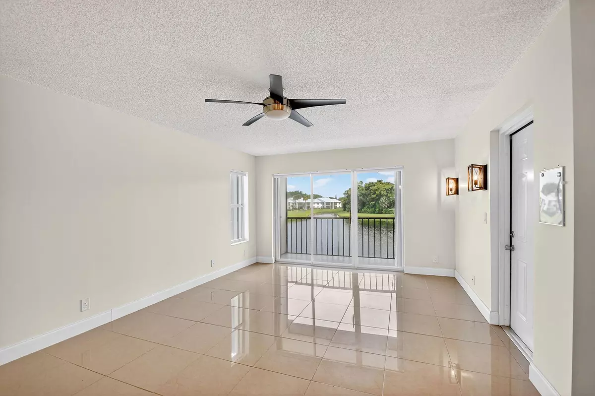 West Palm Beach, FL 33409,1002 Green Pine BLVD B2