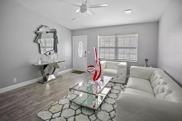 West Palm Beach, FL 33406,2738 Flamango Lake DR