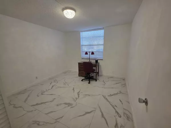 Delray Beach, FL 33446,8 Willowbrook LN 106