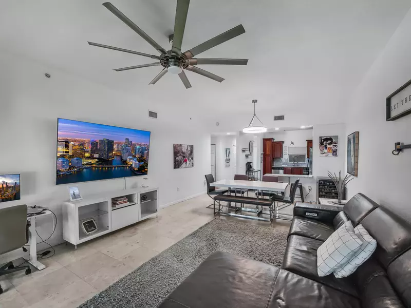 1610 Presidential WAY B-207, West Palm Beach, FL 33401