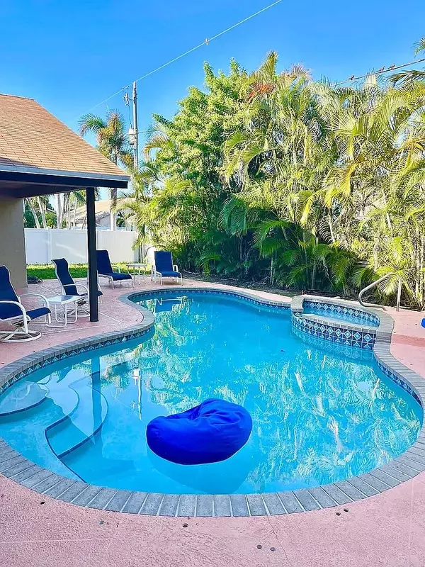 7689 W Country Club BLVD, Boca Raton, FL 33487