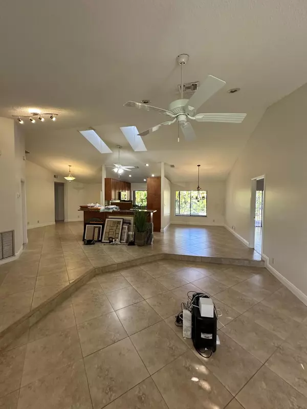 Boca Raton, FL 33487,7689 W Country Club BLVD