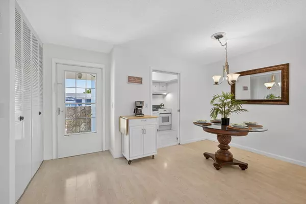 West Palm Beach, FL 33415,2675 W Emory DR C