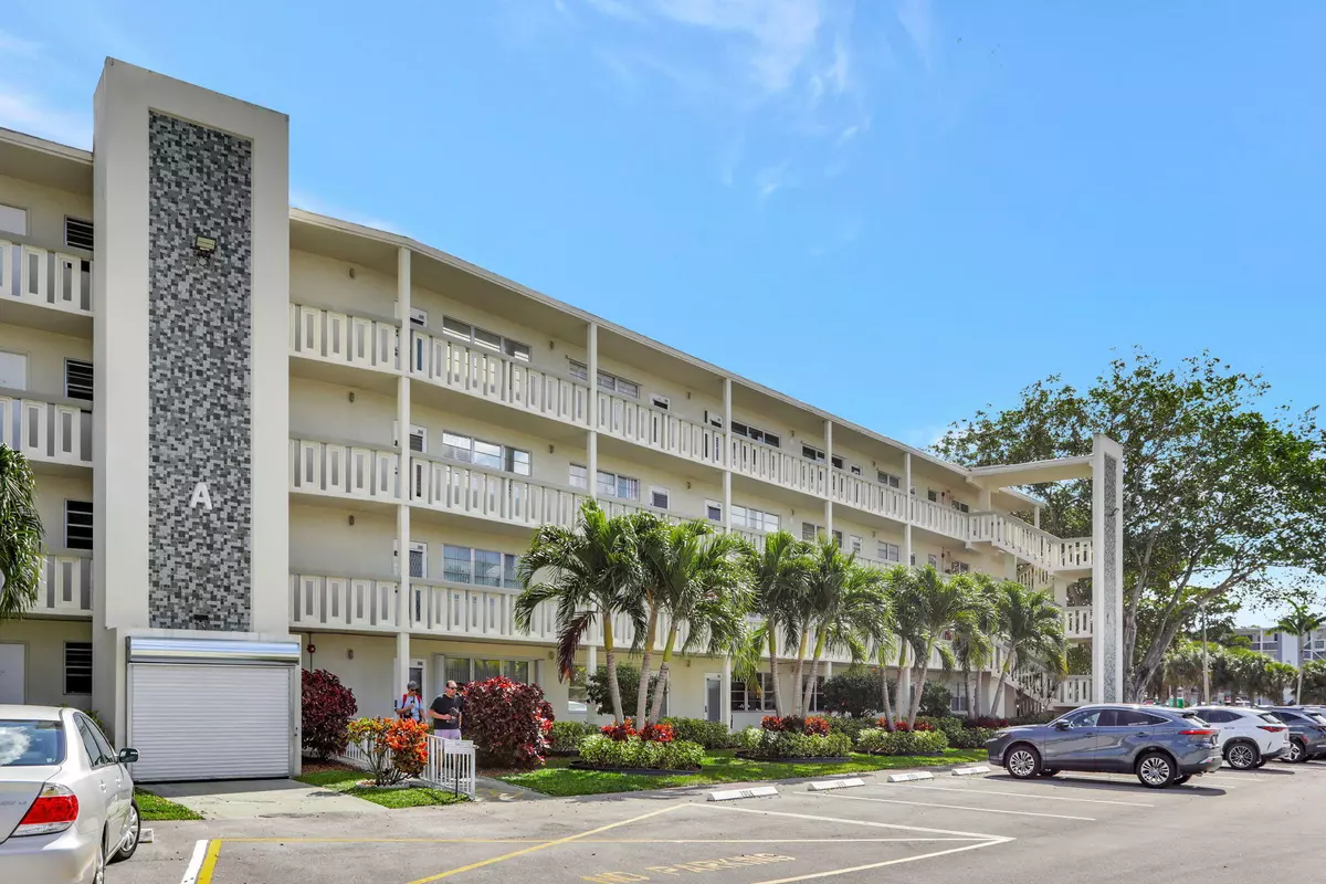 Deerfield Beach, FL 33442,4004 Cambridge A 4004