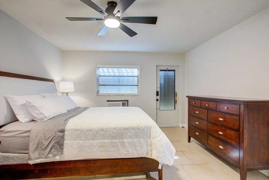 160 NE 8th AVE 26a, Hallandale Beach, FL 33009