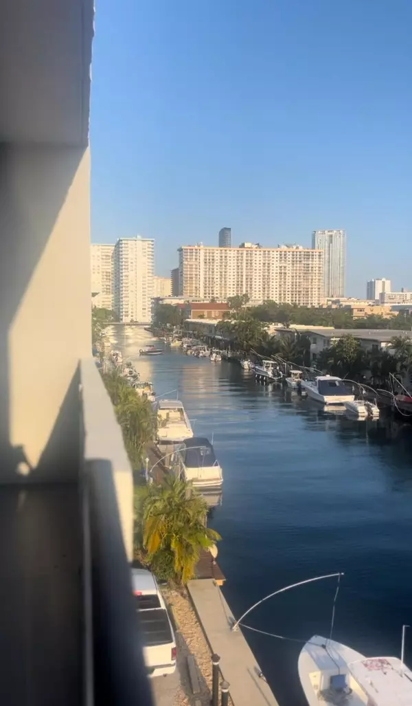 North Miami Beach, FL 33160