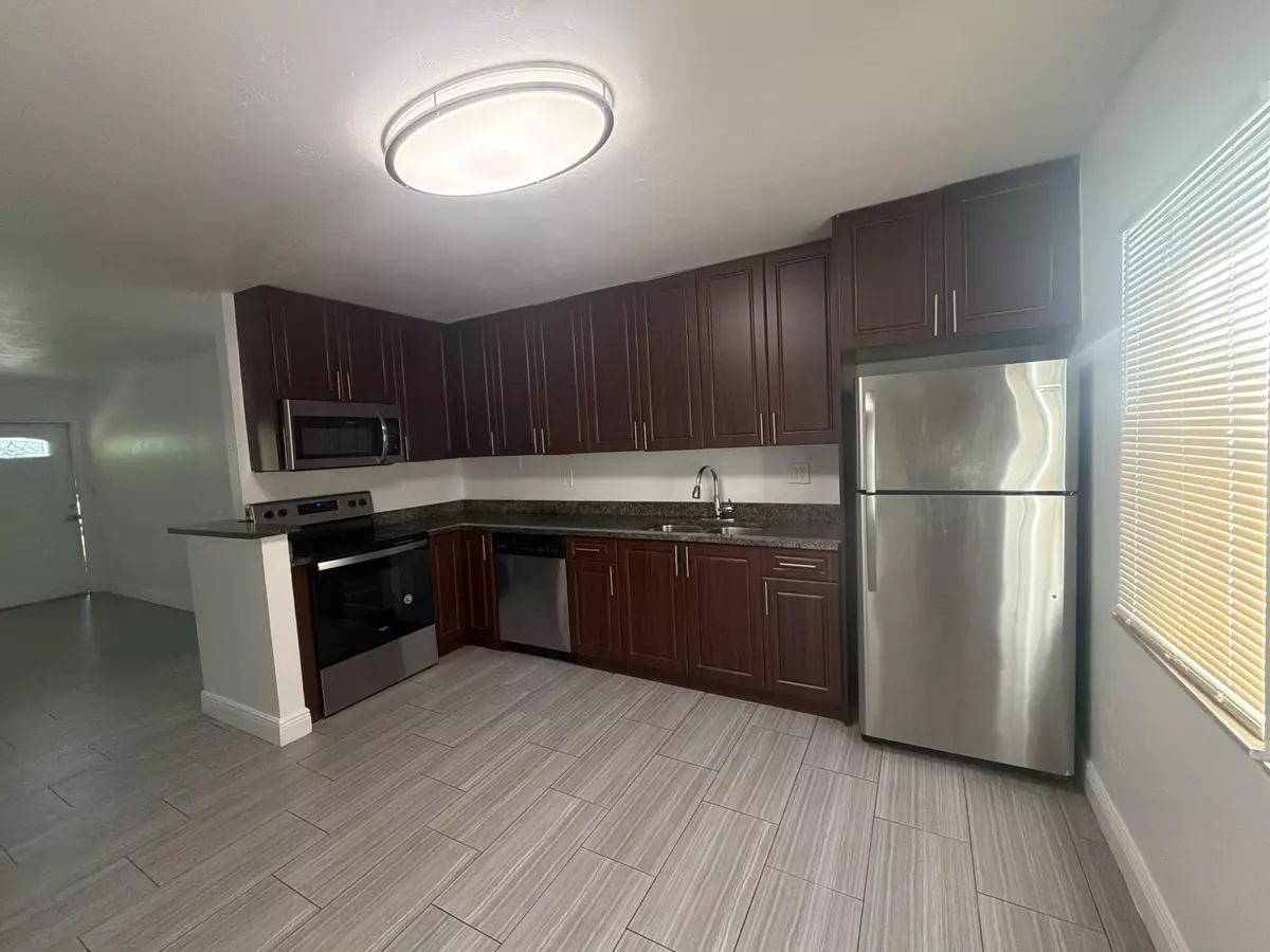 Boca Raton, FL 33487,208 Coventry ST