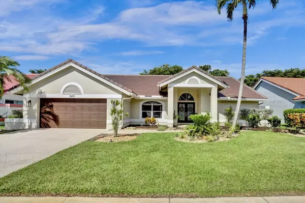 5693 Lake Shore Village CIR, Lake Worth, FL 33463
