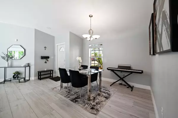 Davie, FL 33325,586 Abingdon WAY