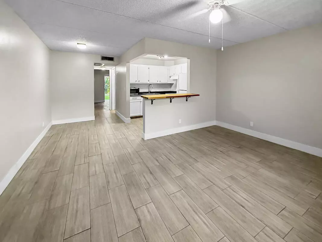 Palm Springs, FL 33461,2000 Springdale BLVD 209