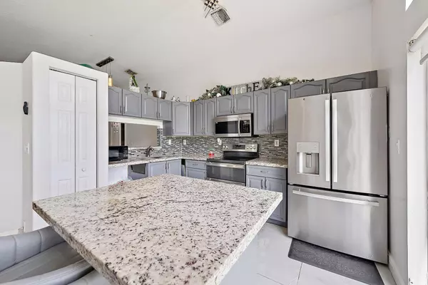 Lake Worth, FL 33467,8193 Pelican Harbour DR